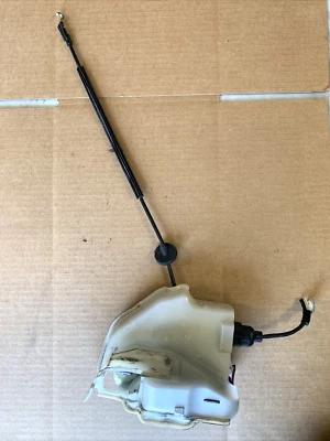 Actuador de cierre de puerta lateral pasajero delantero derecho Volkswagen Jetta 2005-2010 Foto 1 de 4