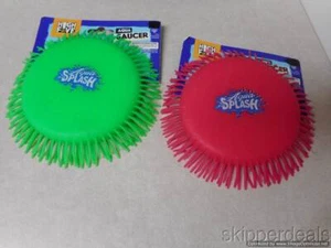 2 HIGH FIVE AQUA SPLASH SAUCER WATER POOL TOYS GREEN & RED 6" BRAND NEW - Picture 1 of 2
