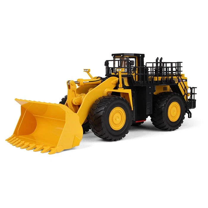 First Gear 50-3301 Komatsu WA900-3 Four Wheel Loader Mining Diecast Scale 1:50 - Image 1 of 2