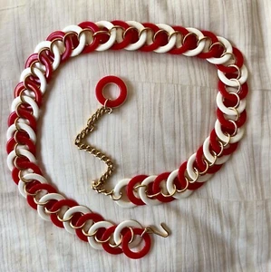 Vintage 1970s Style Red and White Plastic Lucite Gold Tone Chain Belt 41 in - Picture 1 of 5