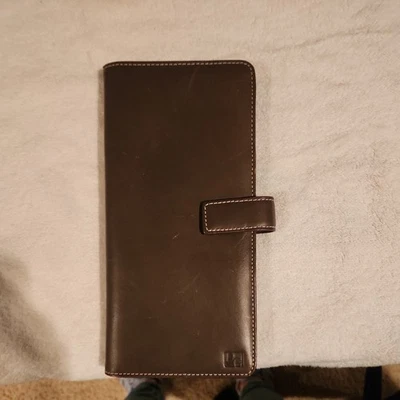 Cartera de viaje de cuero con soporte para pasaporte Designer Guild - marrón exterior/gris interior Foto 1 de 4