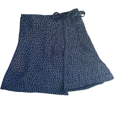 Brandy Melville Navy and White Flower Wrap Skirt Mini with Tie, Size Small - Изображение 1 из 4