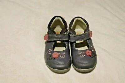 Toddler girl leather MJ style  shoe size 6 M by Clarks  VGUC - Image 1 of 4