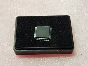 TOSHIBA TMP90CS39F 8 Bit CMOS Microcontroller 80 Pin Flat Package - USA Shipper - Picture 1 of 3