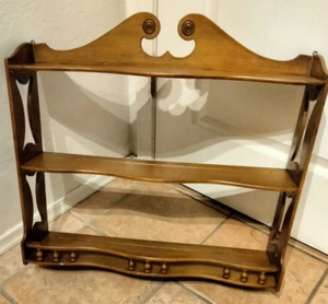 VINTAGE 1960'S COLONIAL AMERICANA PLATE KNICK KNACK (3) SHELF HANGING WALL UNIT - Picture 1 of 12