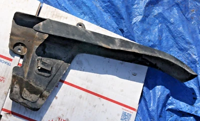 Yamaha DT 175 1978 Enduro OEM protector de cadena original ¡Bonito! Foto 1 de 2