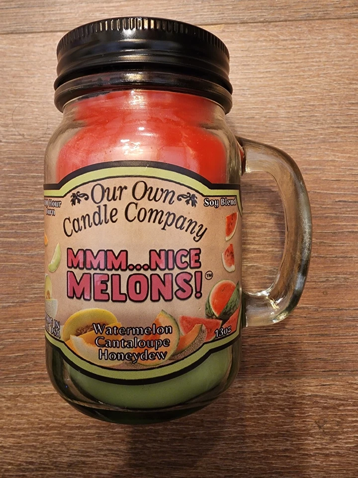 MMM... ¡Bonitos melones! Vela perfumada en tarro de masón de 13 oz de Our Own Candle Company Foto 1 de 1