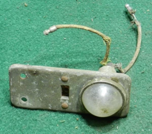 Luz de mapa debajo del tablero original para Ford Deluxe 1949-1956 - Imagen 1 de 2
