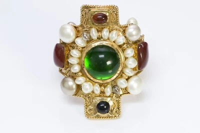 Brazalete cruzado de perlas estilo bizantino de vidrio Maison Gripoix 1990-91 Chanel Foto 1 de 4