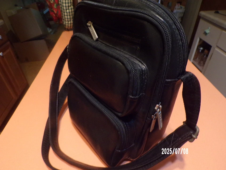 Bolsa masculina de couro Le Donne com vários bolsos couro bovino preta - Imagem 1 de 4