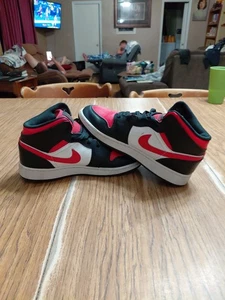 Nike Air Jordan 1 Mid Size 6.5 Black Fire Red Bred Athletic Sneakers Shoes - Picture 1 of 11