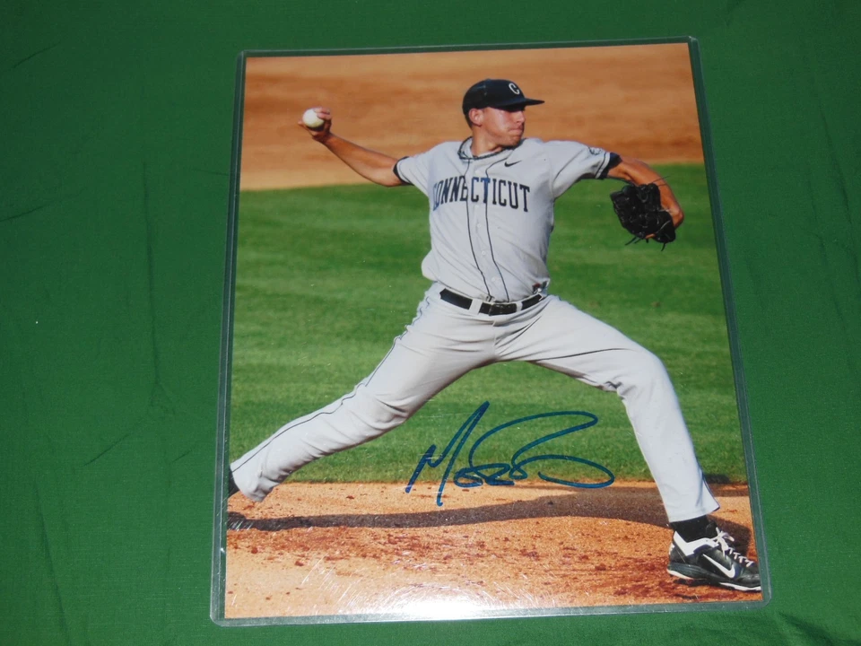 Foto autografiada de 8x10 de los Medias Rojas de Matt Barnes pose tres Foto 1 de 1