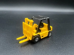 Hot Wheels CAT Forklift Yellow Blackwalls Bw Malaysia Workhorses Decent - Picture 1 of 4