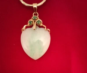Vintage Jade Heart Pendant with 3 Emeralds - Picture 1 of 8
