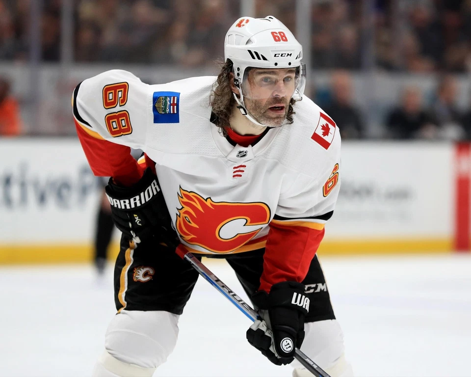 Foto de hockey Jaromir Jagr Stance Calgary Flames 8x10 NHL Foto 1 de 1