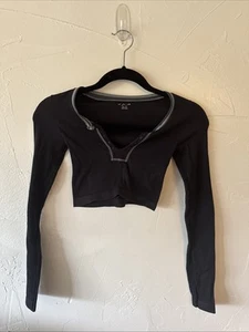 Urban Outfitters Black Long Sleeve Ribbed Crop Top With Gray Neck Trim - Picture 1 of 4