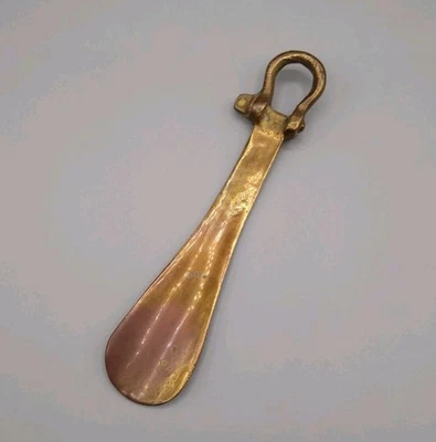 Cuerno de zapato vintage de latón pesado de 7,5 pulgadas - pisapapeles, úsalo o exhibe Foto 1 de 4