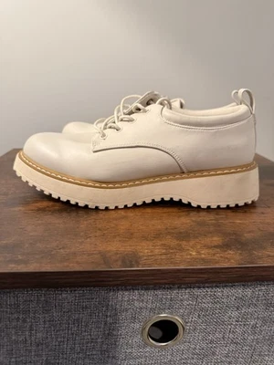 Dress Shoes Woman Size 8 Cream - Image 1 of 4