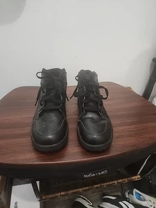 Nike Air Jordan 1 Mid Triple Negro Zapatos Tenis Hombre’s Talla 7Y  - Imagen 1 de 9