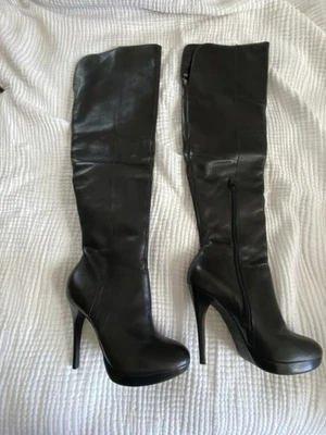 Preciosas botas de aguja hasta el muslo de cuero negro 37Hechas en Brasil Foto 1 de 4