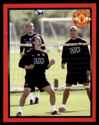 Panini Manchester United 2008 - Gary Neville in training No. 22 - Image 1 of 2