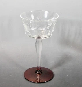 Vintage elegantes graviertes Glas mit rotem Fuß Stielglas (Lot w) - Bild 1 von 5