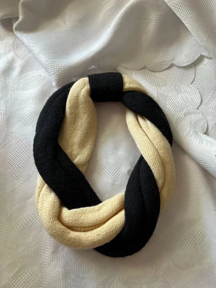 SAKS QUINTA AVENIDA - DIADEMA DE LANA COLOR NEGRO/CREMA PARA MUJER - HECHA EN ITALIA Foto 1 de 1