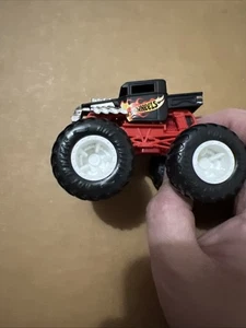 Mattel Hot Wheels 2018 Monster Jam BONE SHAKER Monster Jam Truck 1:64 - Picture 1 of 6