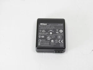 Cargador adaptador de corriente alterna original OEM Nikon EH-68P para cámaras Coolpix - Imagen 1 de 3