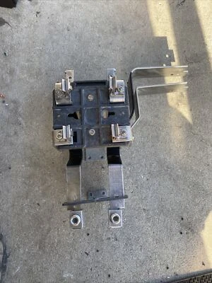 CUTLER H METER SOCKET 200A 120/240V 1 PH.  - Image 1 of 2