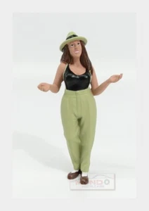 1:18 AMERICAN DIORAMA Figures Tanya Woman Hanging Out Ii Green Black AMDI38188 - Foto 1 di 2