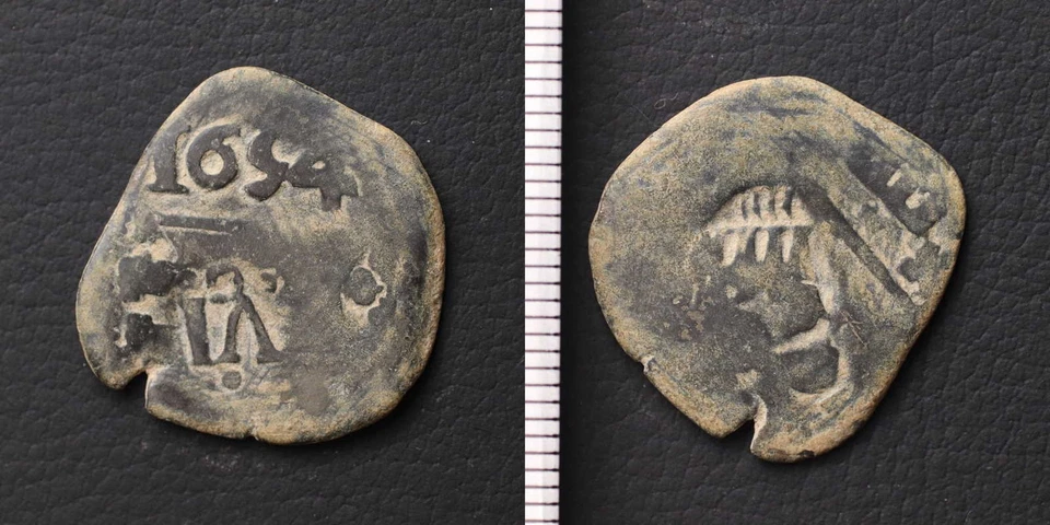 *Spain Philip IV  copper coin 8 Maravedis copper coin 1654 [E6929]7e0 - Image 1 of 1