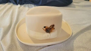 Stacy Adams Mens Hat Cream Derby With Feather Size Large New Condition  - Picture 1 of 5