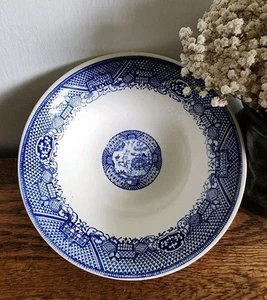 Antique / Vintage Blue Willow Asian Pattern Blue & White Large Serving Bowl 8.5" - Picture 1 of 5