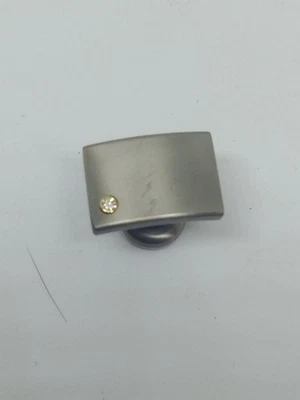 Gemelos rectangulares de diamantes y titanio de oro amarillo de 18 k Foto 1 de 4