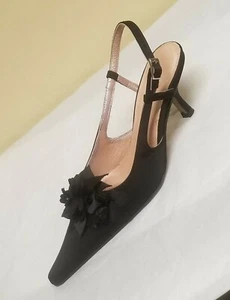 Albert Nipon black satin slingbacks with black roses, size 6 M - Foto 1 di 11