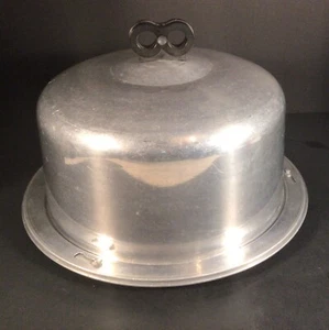 Vintage Regal Ware Aluminum Cake Carrier W/Locking Lid USA, Unique 2 Finger Knob - Picture 1 of 7