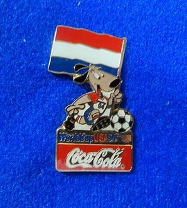Netherlands Dutch Flag Stryker World Cup Soccer Dog Mascot Coca-Cola Coke Pin - Picture 1 of 1