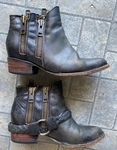 Botas al tobillo Freebird by Steven para mujer Clash negras con correas de cuero envejecidas talla 7 - Imagen 1 de 15