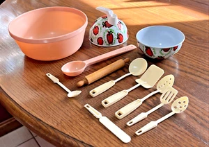 Vintage Suzy Homemaker Chilton Globe Toys Kids Plastic Kitchen Utensils Lot - Picture 1 of 6