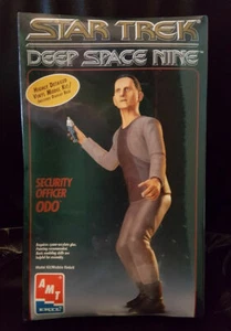 Star Trek DS9 SECURITY OFFICER ODO - 1995 Model Kit by AMT-ERTL Sealed - Picture 1 of 2
