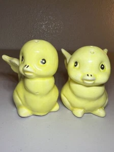 Pulcini per bambini in porcellana gialla dipinti a mano. set shaker sale e pepe forma. - Foto 1 di 6