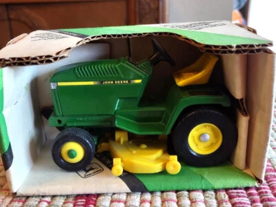 ERTL John Deere Lawn & Garden Tractor, 1/16 Scale, No. 5591, with Box (1988) - Image 1 of 4