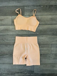 NWT Women’s Yoga Outfit Seamless Workoutset High Waist Shorts With Sports Bra M - Picture 1 of 4