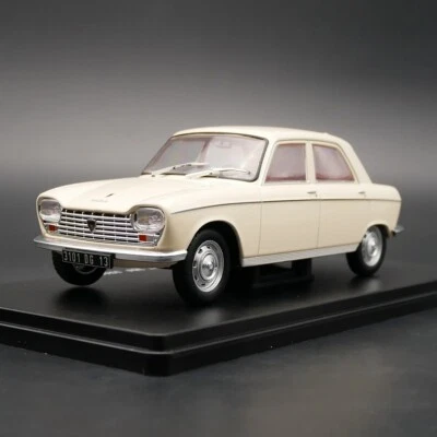 IXO 1:24 Peugeot 204 1968 Diecast Car Model Metal Toy Vehicle - Image 1 of 4