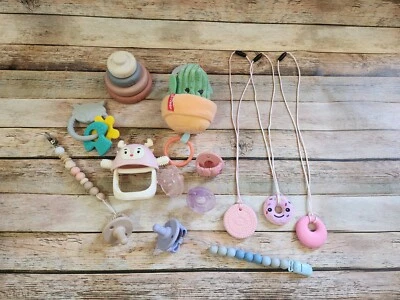 女宝宝磨牙项链、奶嘴和磨牙玩具套装 (17 件) — 第 1/4 张图片