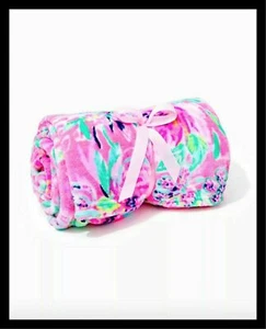 NWT Lilly Pulitzer Cockatoo Pink Paws for a Cause Paradise Fleece Blanket Throw - Picture 1 of 3