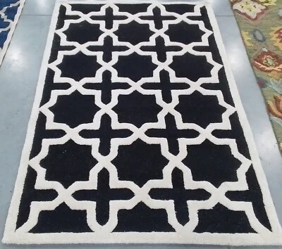 Alfombra negra/marfil 4'-0" x 6'-0" defectuosa, precio reducido 1172773315 CAM125E-4 Foto 1 de 4