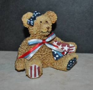 ORSO PATRIOTTICO con cuore statuina ragazza seduta 3"H centrotavola 4 luglio pietra resina - Foto 1 di 4