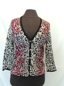 Chico's Gr. 1 Strickjacke Pullover rosa schwarz Animalprint 3/4 Arm Knopfleiste - Bild 1 von 4